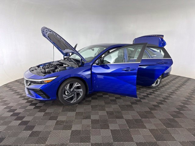 Certified 2025 Hyundai Elantra Limited FWD image 13