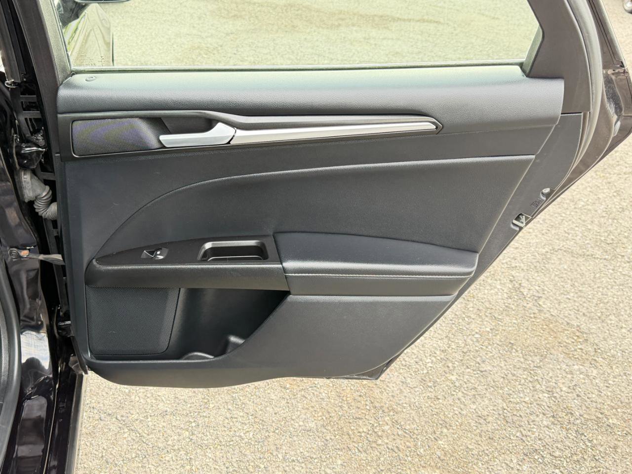 Used 2019 Ford Fusion Energi Titanium FWD image 39