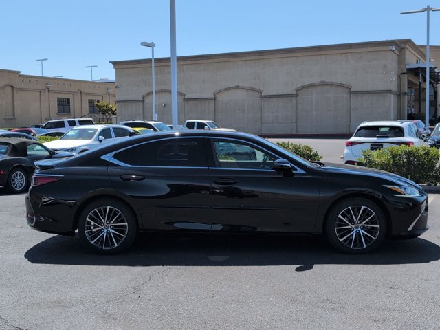 Used 2025 Lexus ES 300h w/ Premium Package FWD image 4