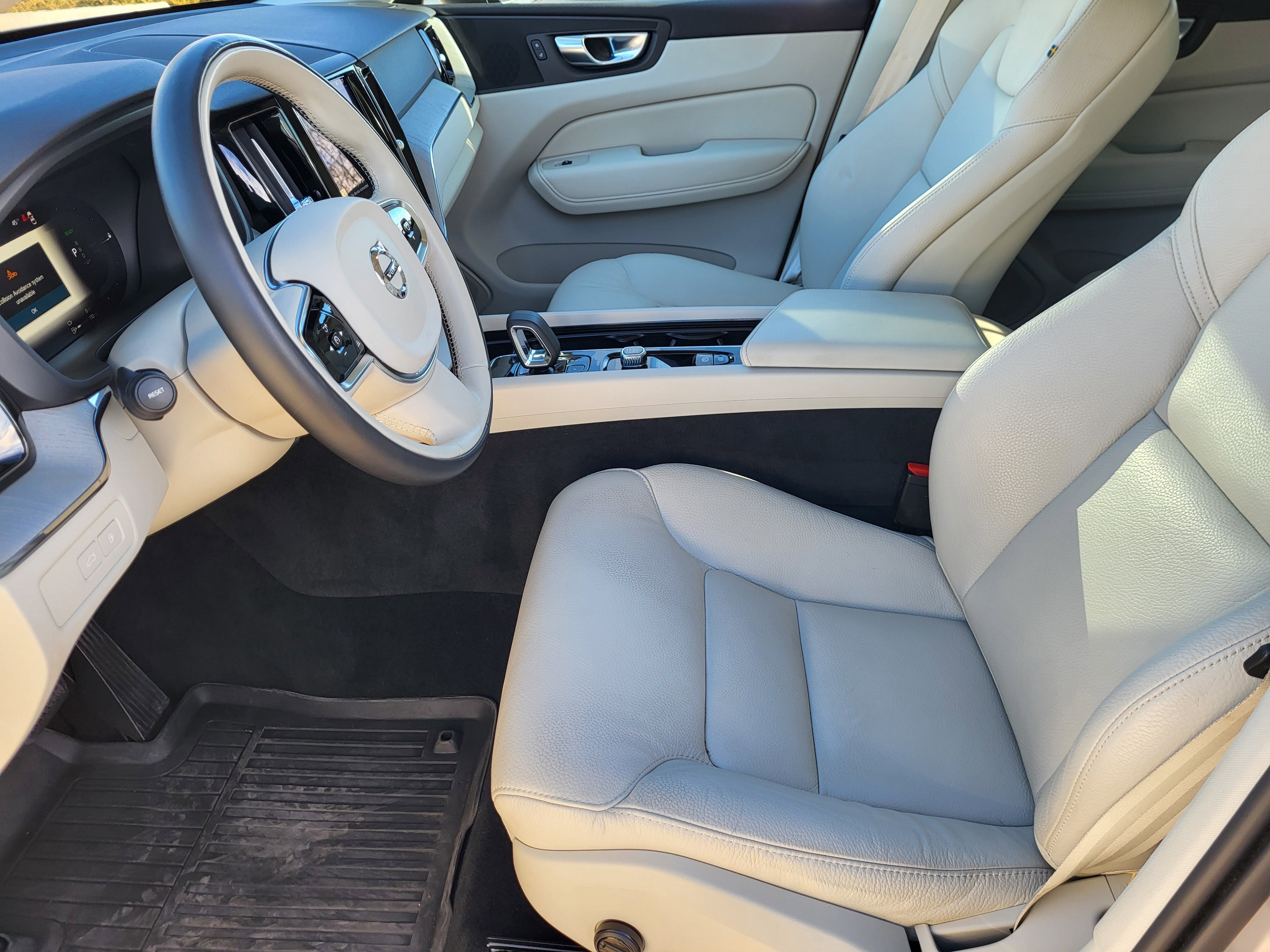 Certified 2024 Volvo XC60 T8 Plus w/ Protection Package Premier image 10