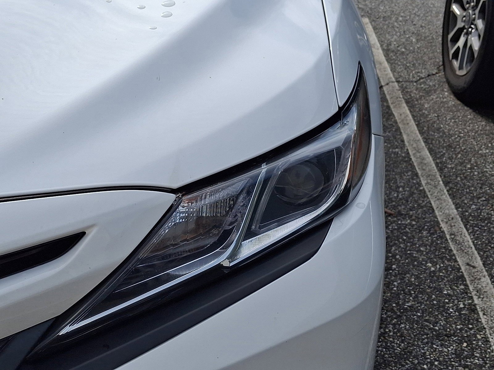 Used 2020 Toyota Camry SE FWD image 3