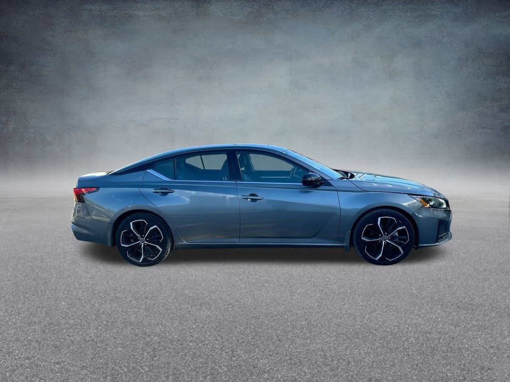 Used 2023 Nissan Altima 2.5 SR w/ SR Premium Package image 7