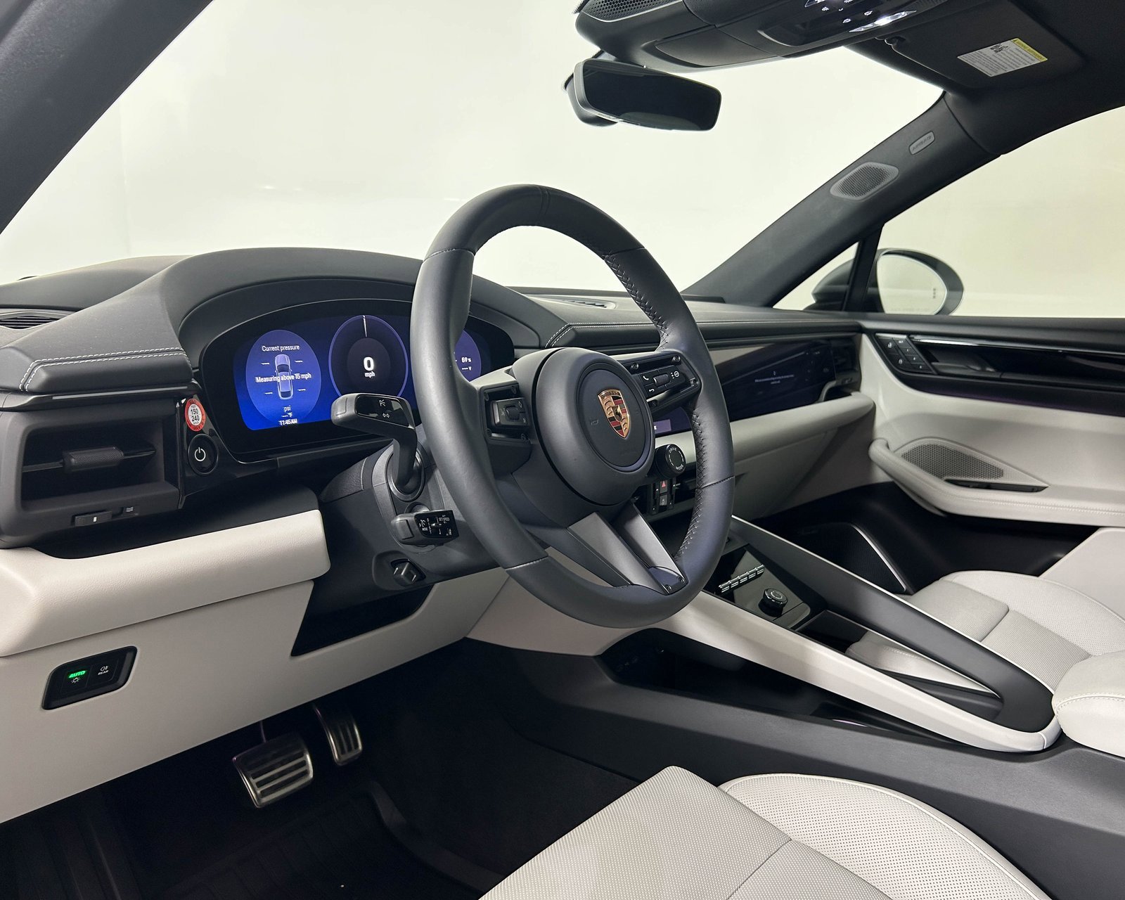 Used 2025 Porsche Macan 4S Electric image 4