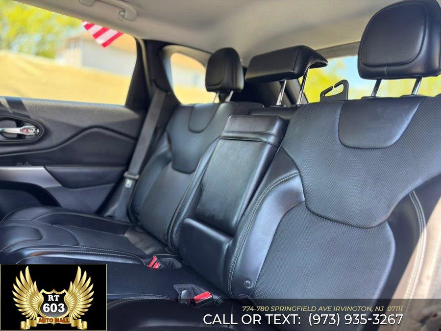 Used 2019 Jeep Cherokee Limited AWD/4WD image 9