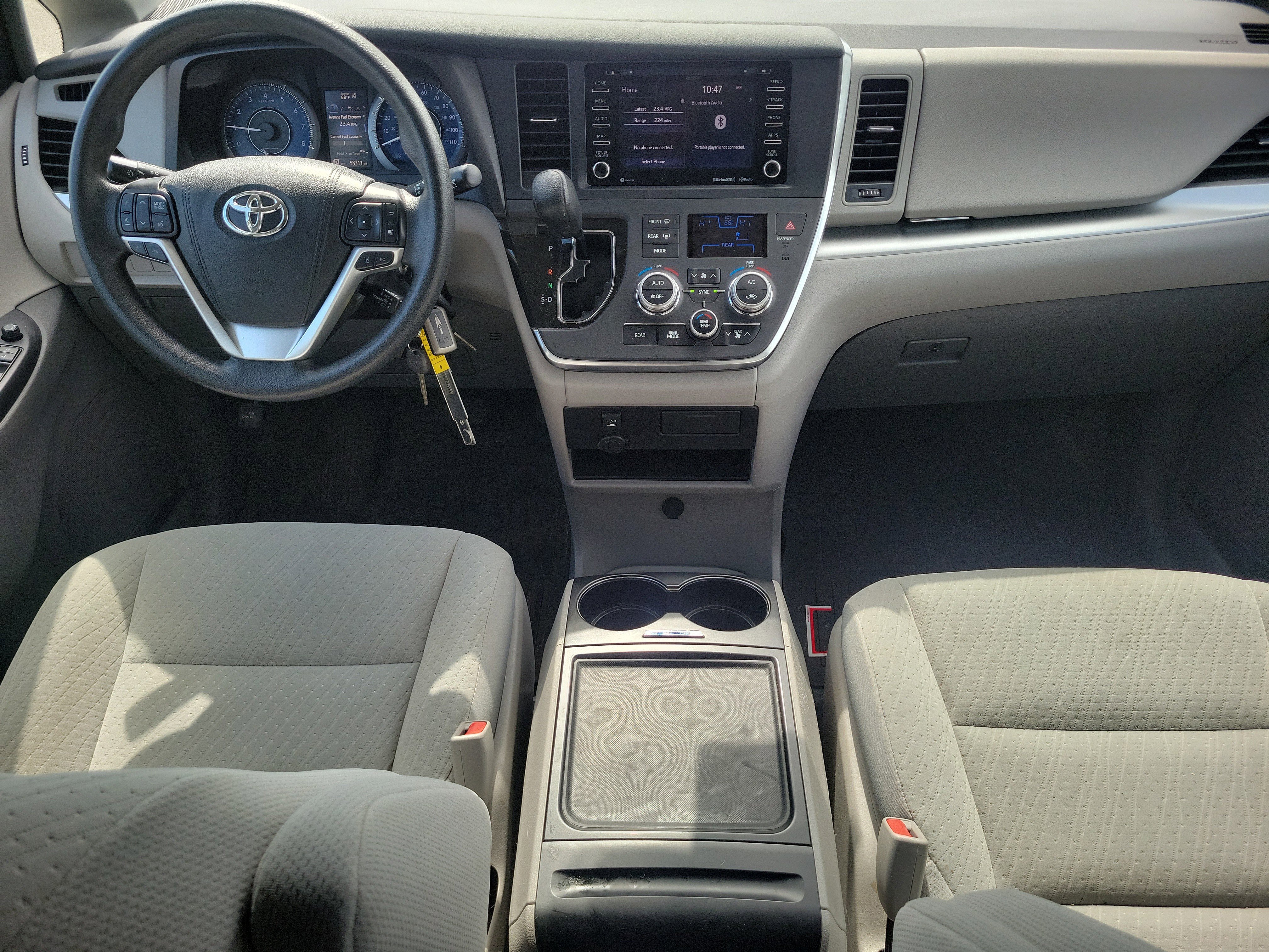 Used 2019 Toyota Sienna LE w/ Carpet Mat Package image 13