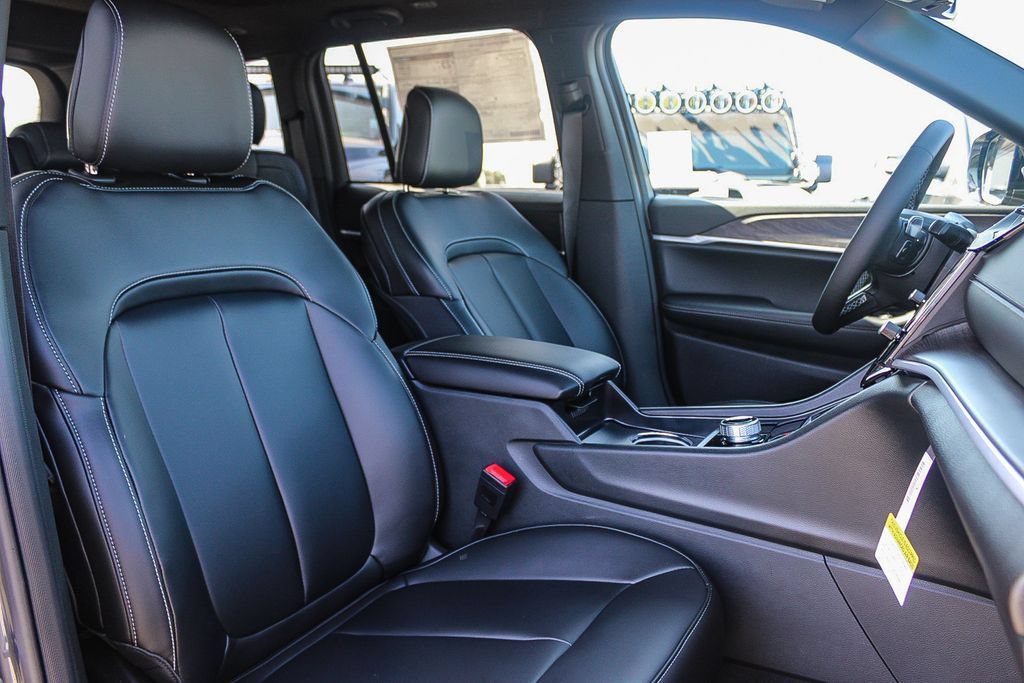 New 2026 Jeep Grand Cherokee Limited w/ Limited Altitude Package RWD image 17