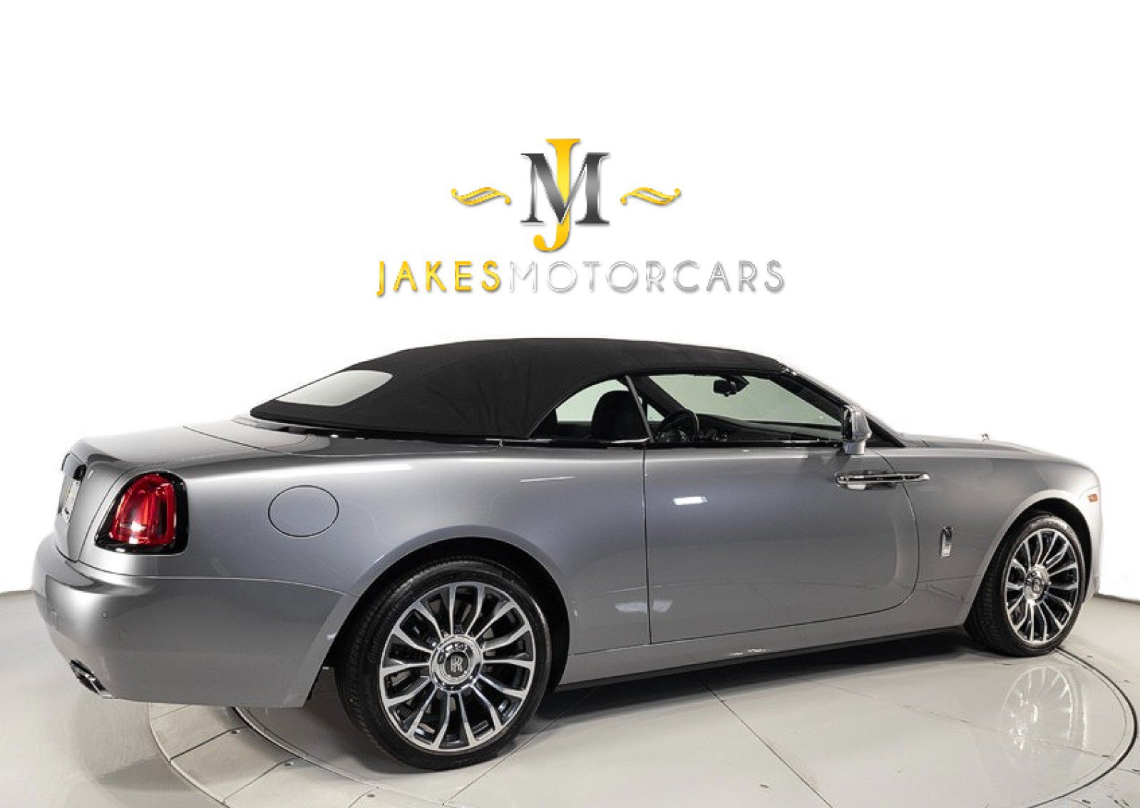 Used 2019 Rolls-Royce Dawn RWD image 12