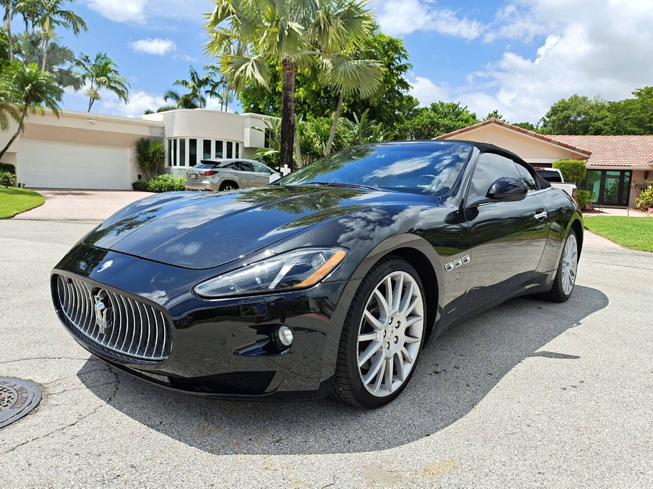 Used 2015 Maserati GranTurismo Convertible RWD image 1