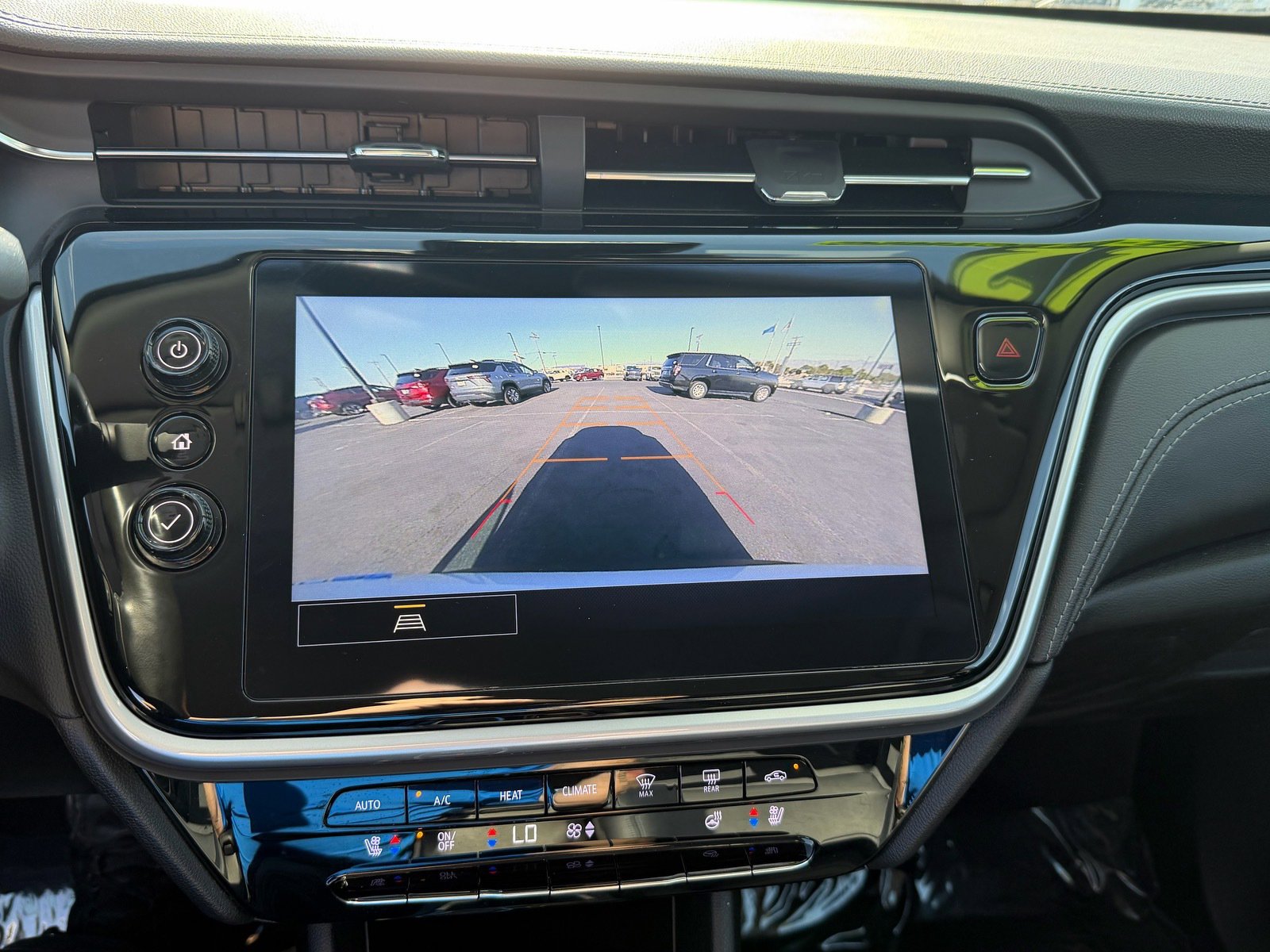 Used 2022 Chevrolet Bolt EUV LT w/ Convenience Package FWD image 11