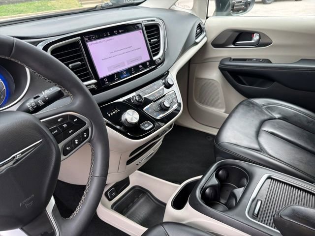 Used 2023 Chrysler Pacifica Touring-L image 36