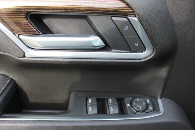 Used 2025 GMC Sierra 1500 Elevation image 32