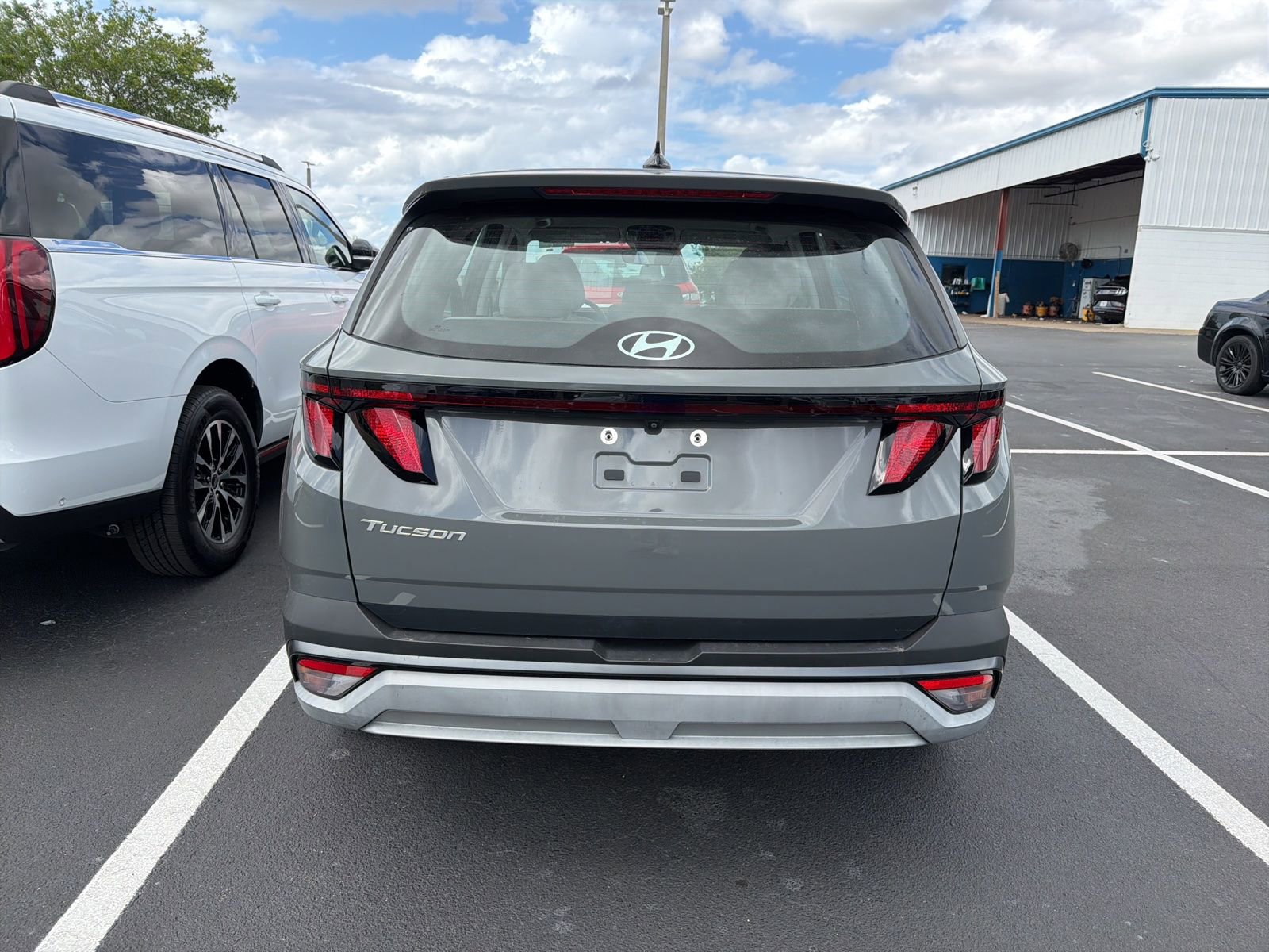 Used 2025 Hyundai Tucson SE image 10