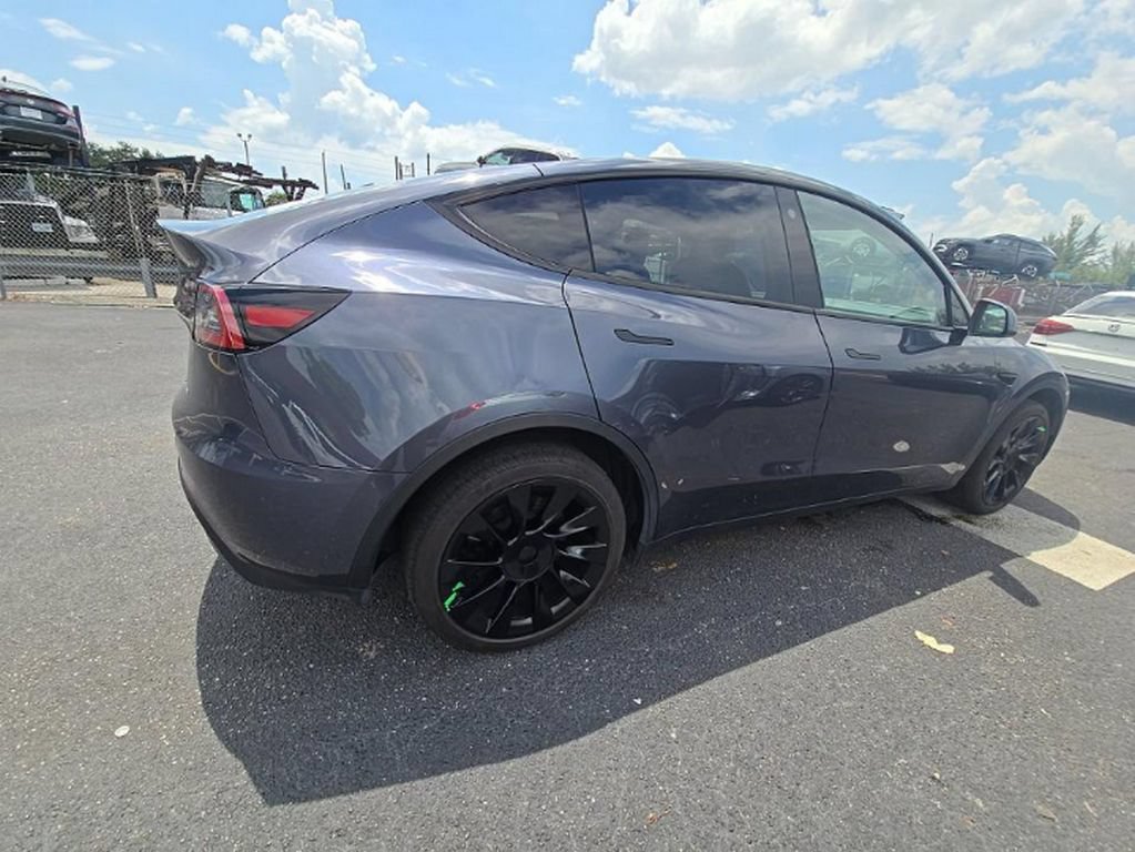 Used 2023 Tesla Model Y AWD image 4