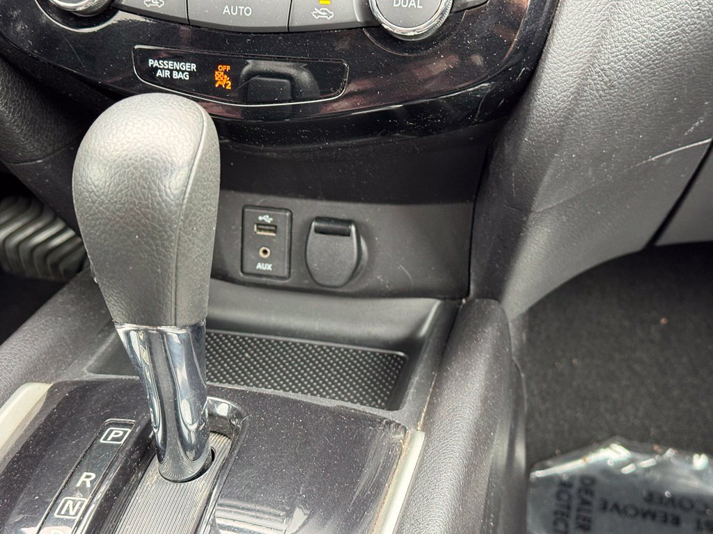 Used 2015 Nissan Rogue SV FWD image 15