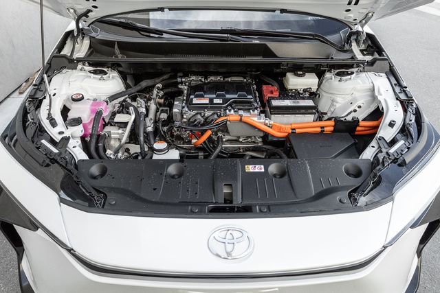 Used 2023 Toyota bZ4X XLE w/ Weather Package image 15