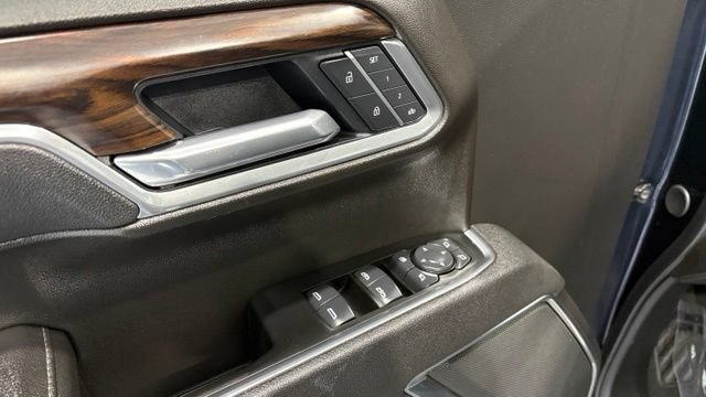 Used 2025 GMC Sierra 1500 SLT AWD/4WD image 17