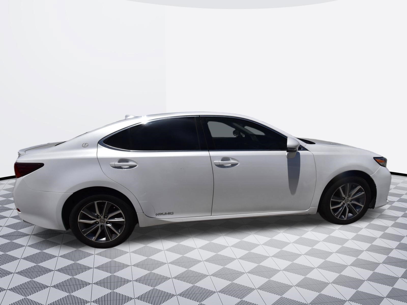 Used 2016 Lexus ES 300h w/ Navigation System Package FWD image 5