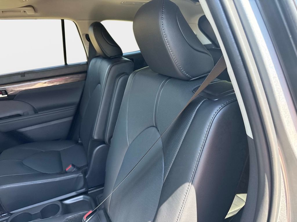 New 2026 Toyota Highlander Limited image 15