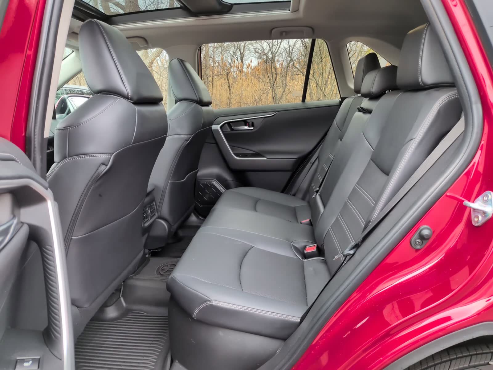 Used 2023 Toyota RAV4 Limited image 10