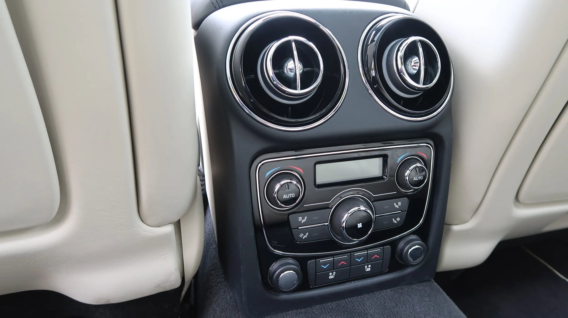 Used 2019 Jaguar XJ L Portfolio image 46