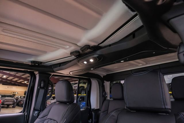 Used 2025 Jeep Gladiator Sport AWD/4WD image 18