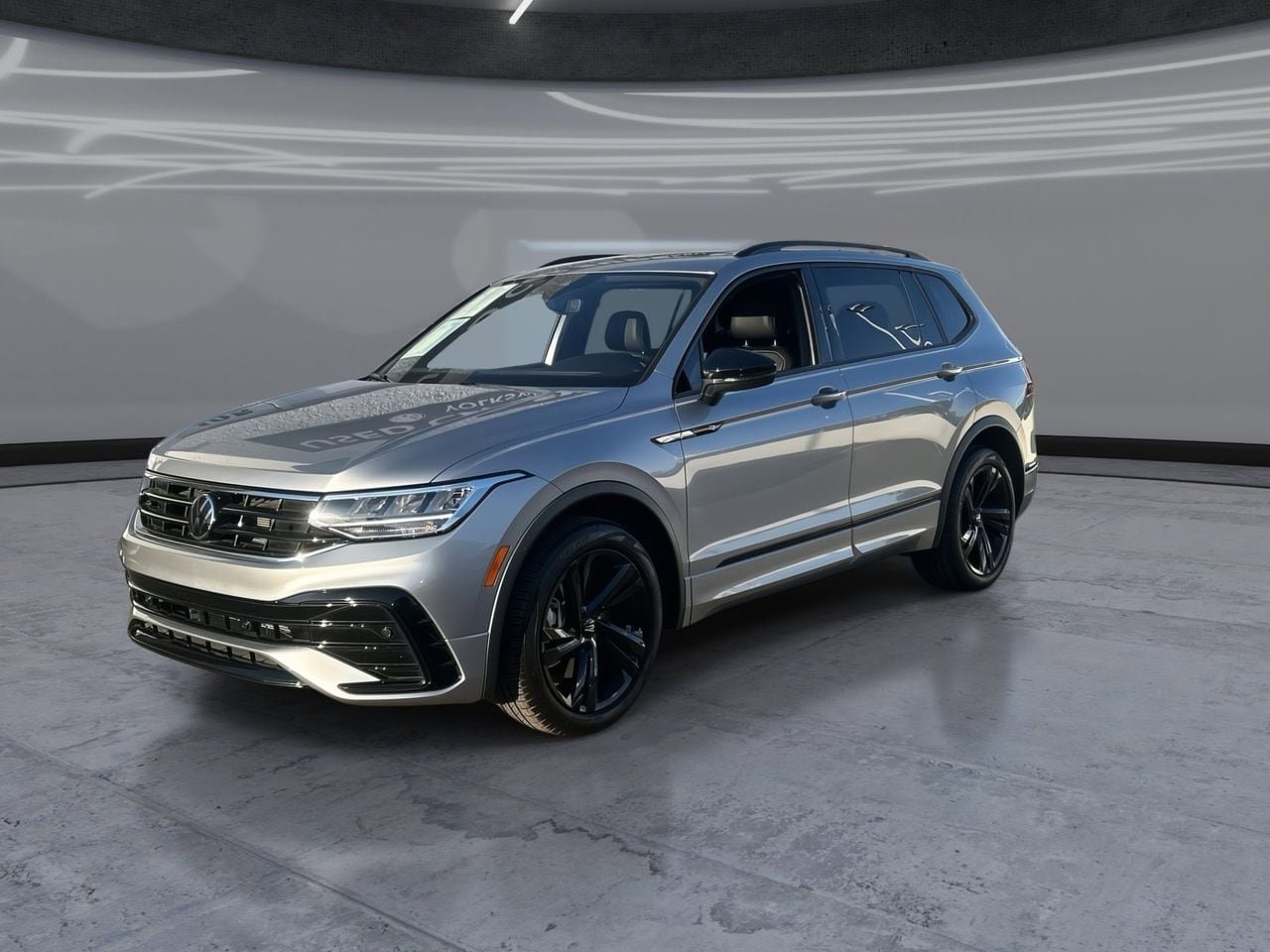 Certified 2024 Volkswagen Tiguan SE R-Line FWD image 3