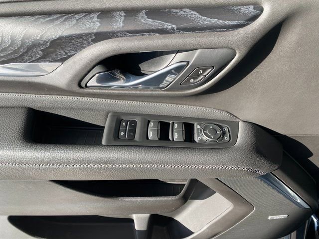 Used 2021 GMC Yukon XL Denali w/ Denali Premium Package image 12