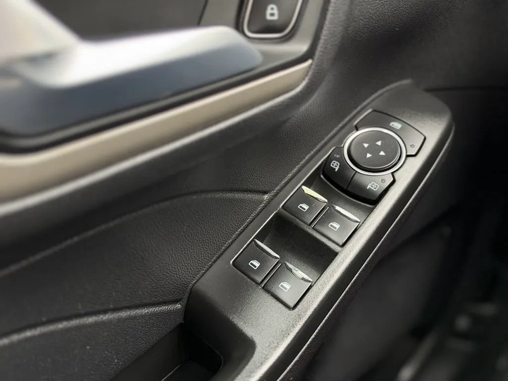 Used 2022 Ford Escape SEL FWD image 9