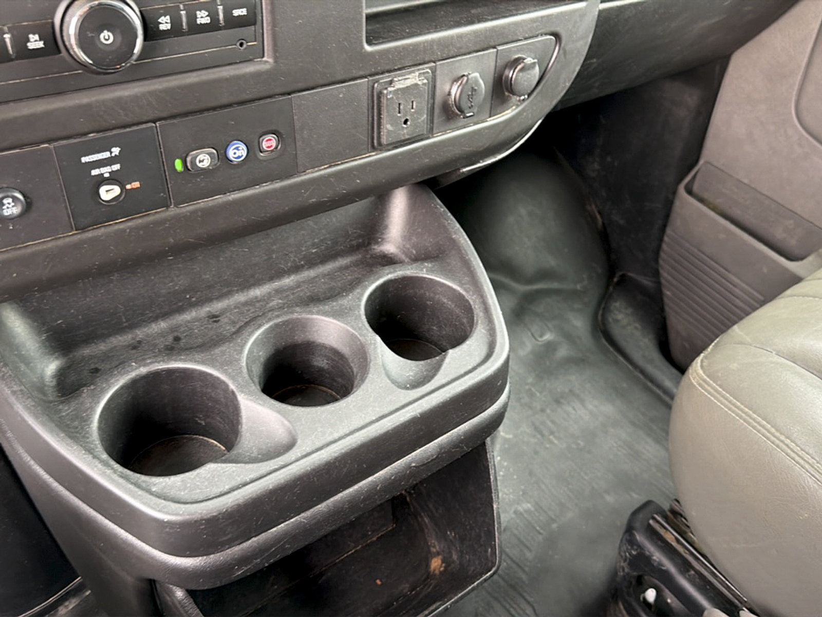 Used 2021 Chevrolet Express 2500 w/ Driver Convenience Package RWD image 7