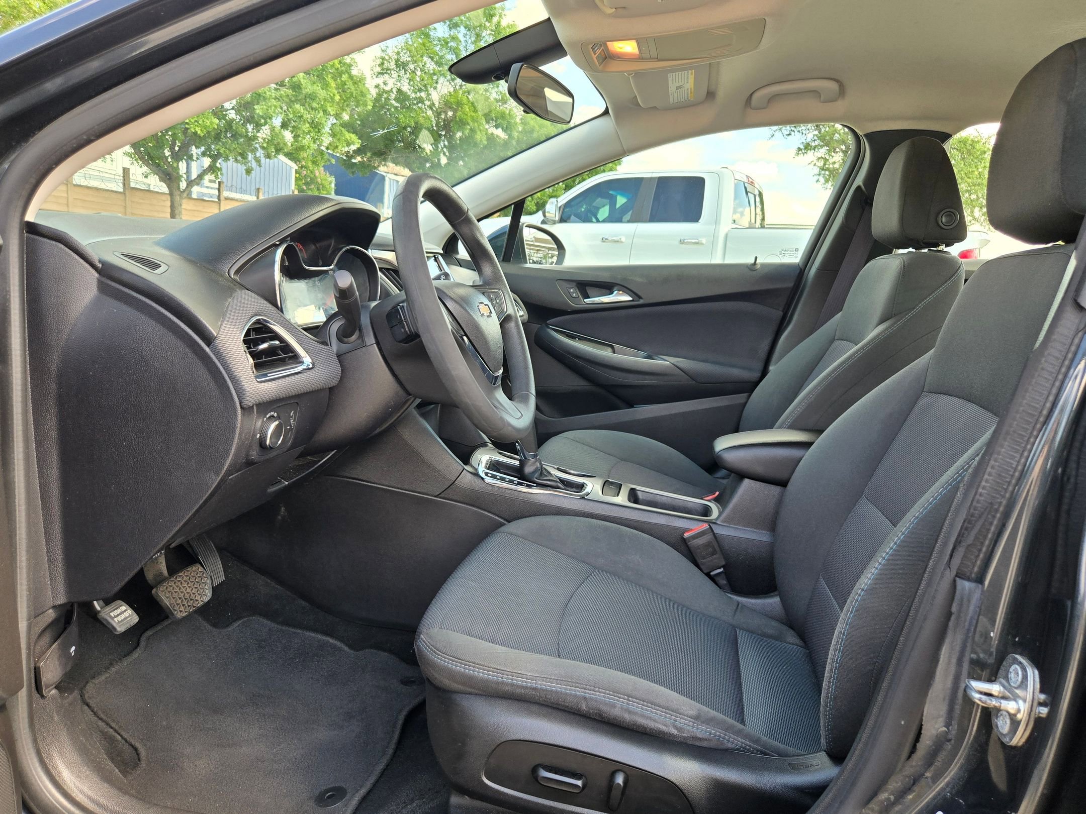 Used 2017 Chevrolet Cruze LT w/ Convenience Package FWD image 10