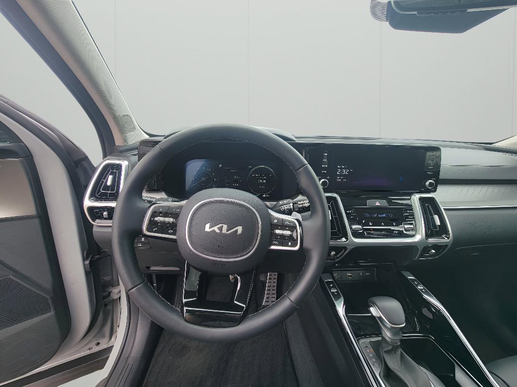 Used 2023 Kia Sorento SX AWD/4WD image 14