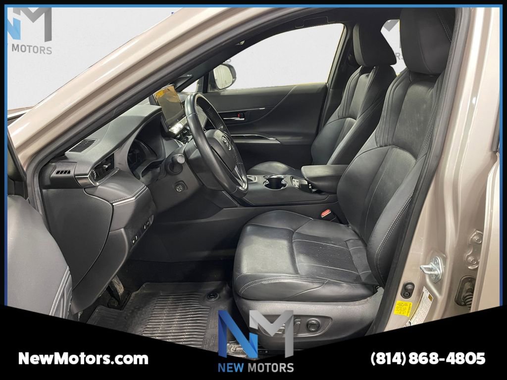 Used 2021 Toyota Venza XLE w/ Softex Package image 9