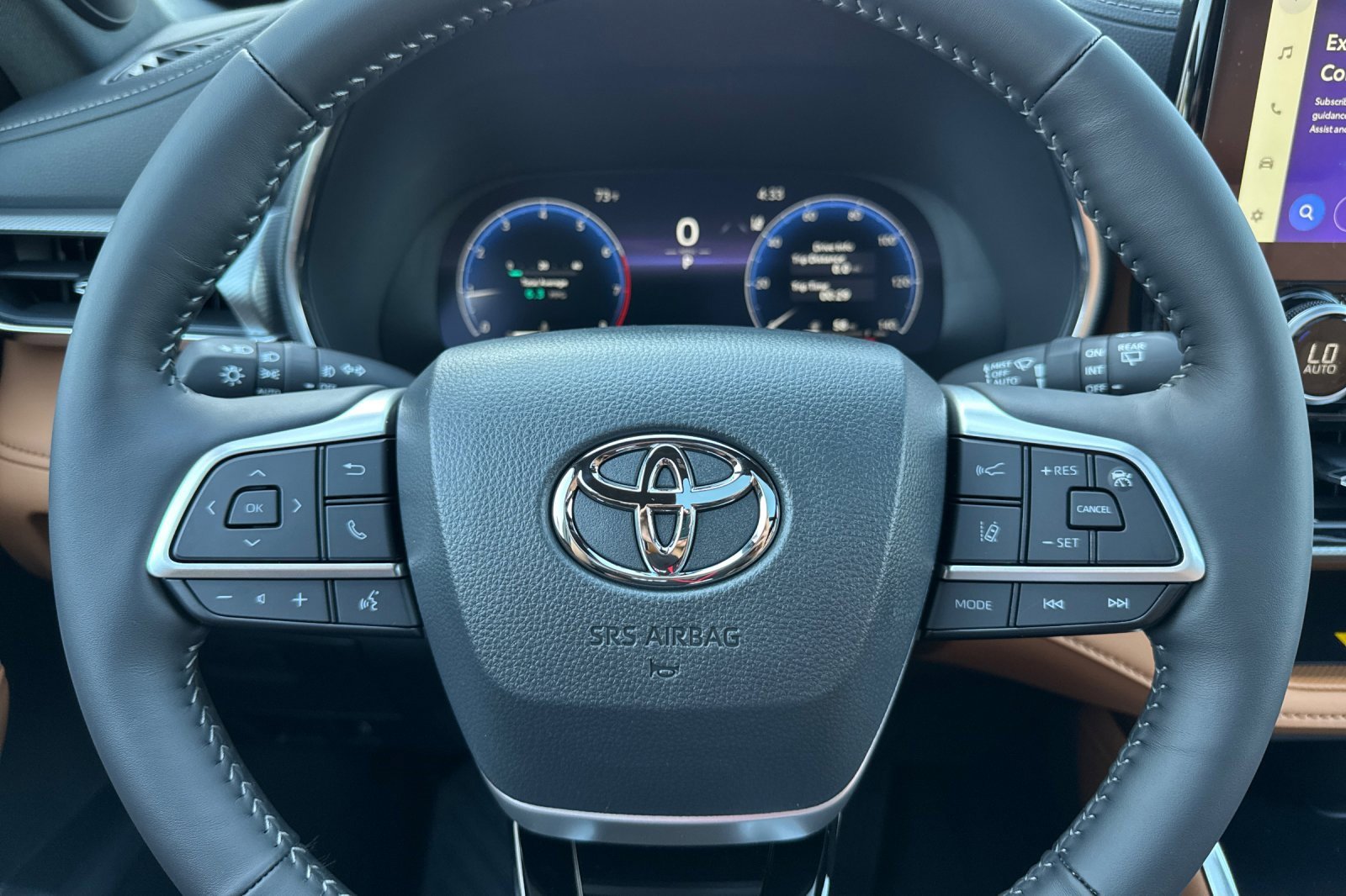 New 2025 Toyota Highlander Platinum image 27