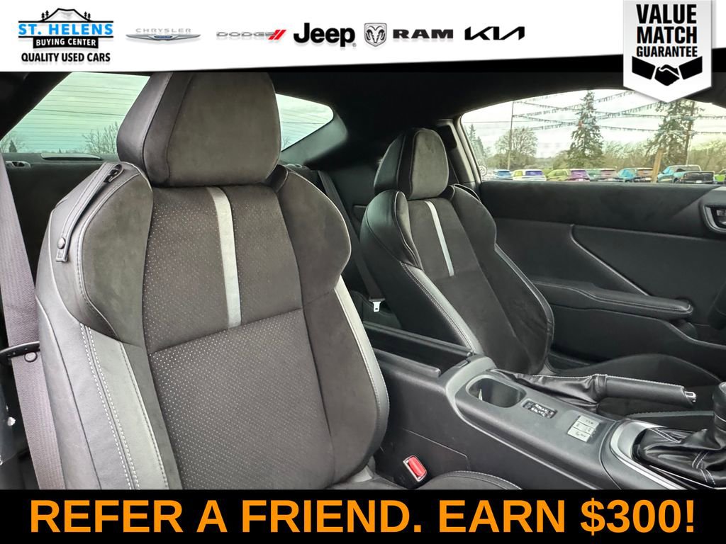 Used 2023 Toyota GR86 Premium w/ ALL Weather Mat Package (TMS) image 30
