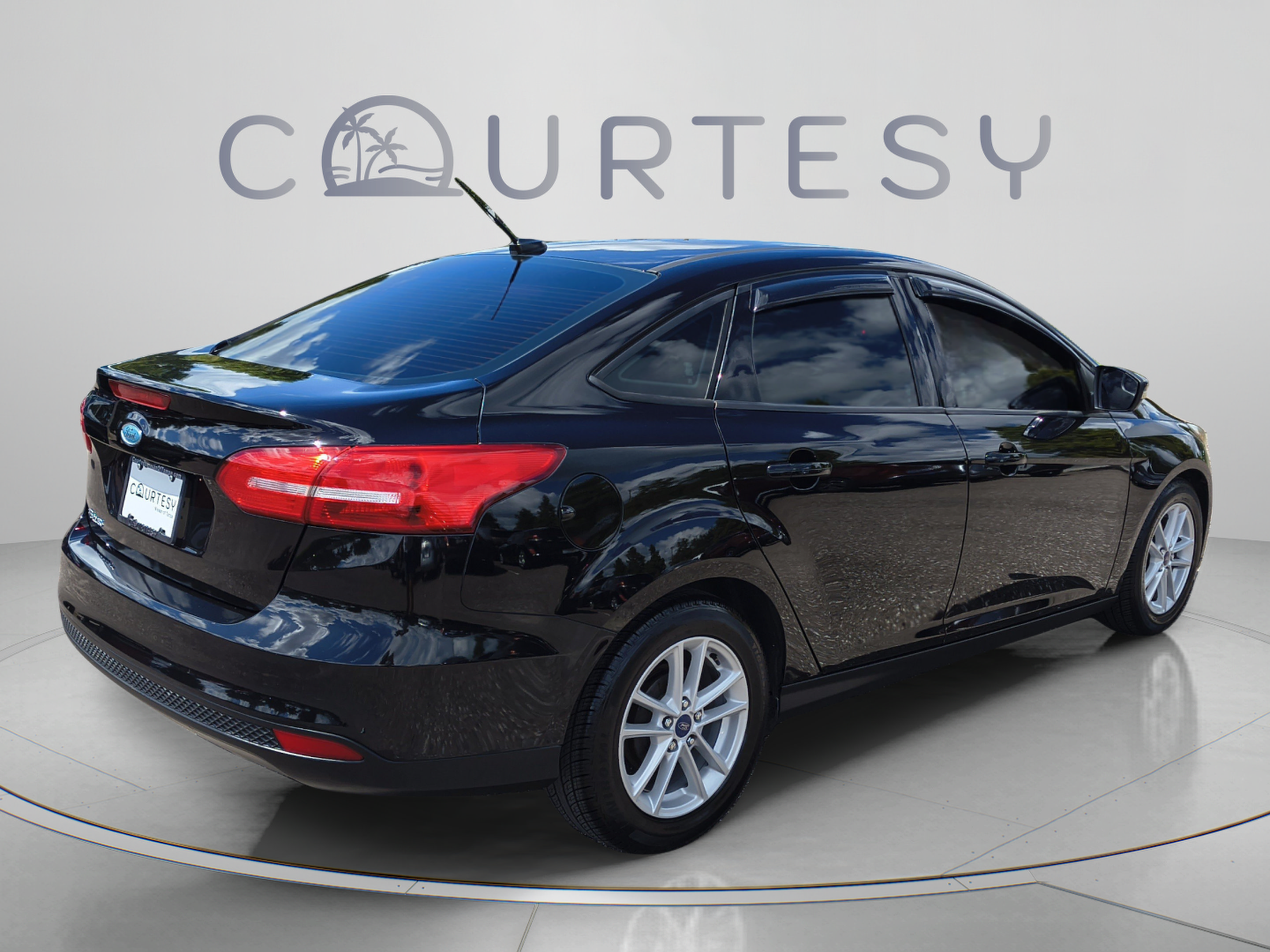 Used 2017 Ford Focus SE w/ Cold Weather Package FWD image 7
