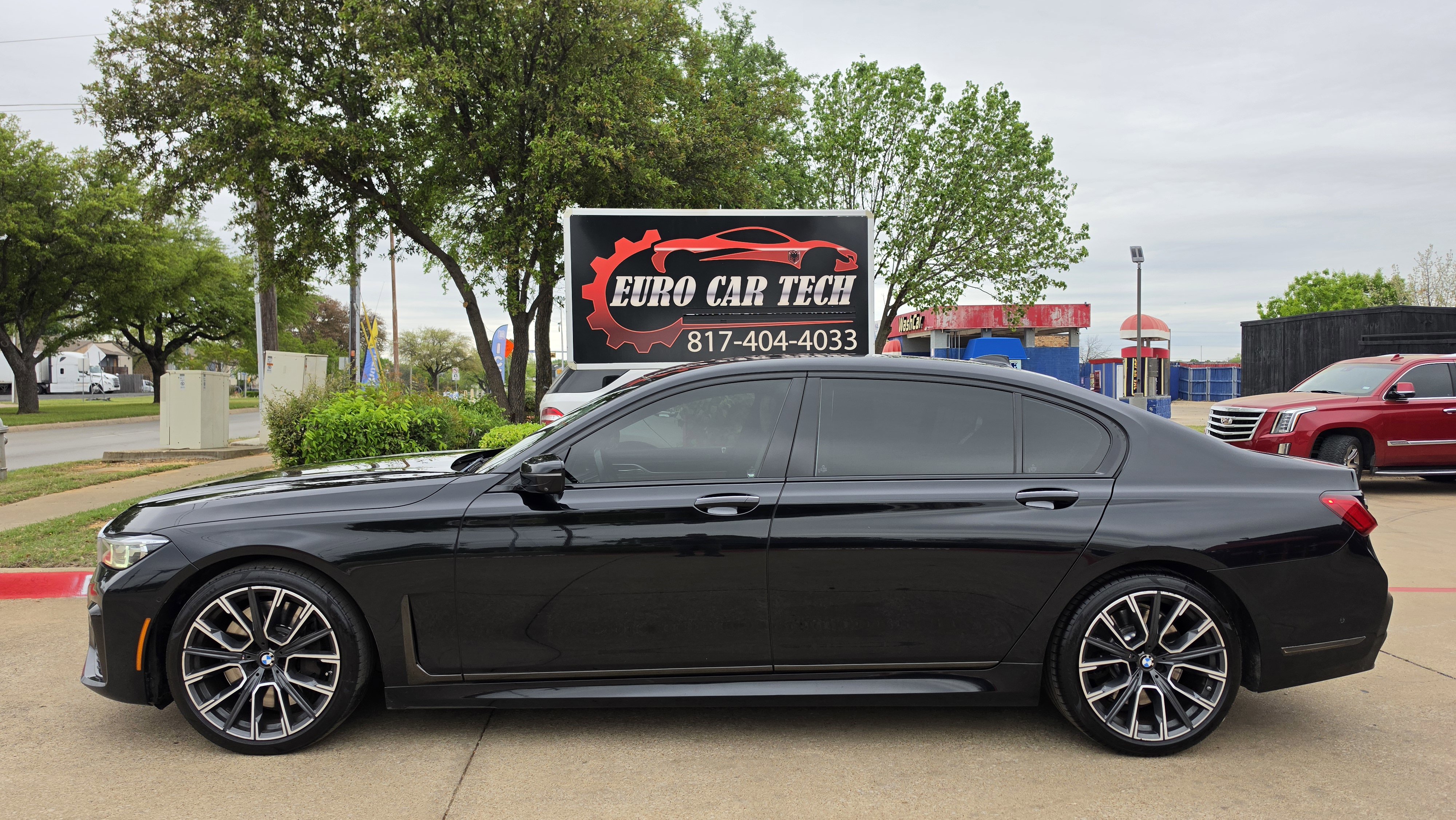 Used 2021 BMW 740i w/ M Sport Package image 2