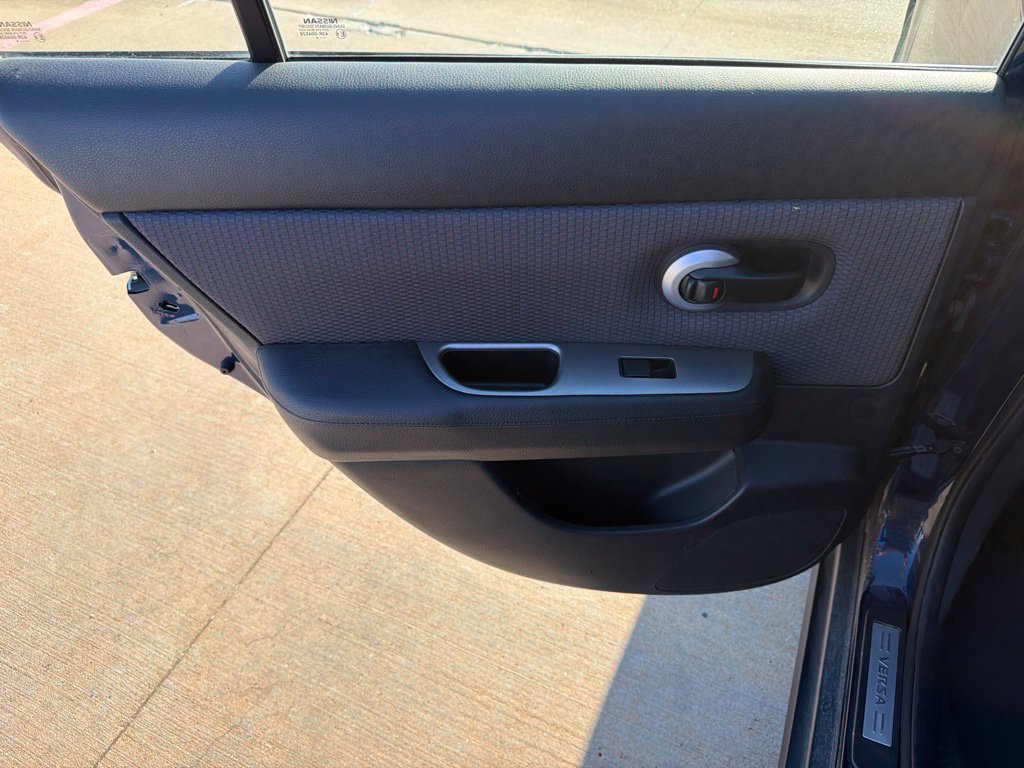 Used 2008 Nissan Versa Hatchback w/ Convenience Pkg FWD image 15