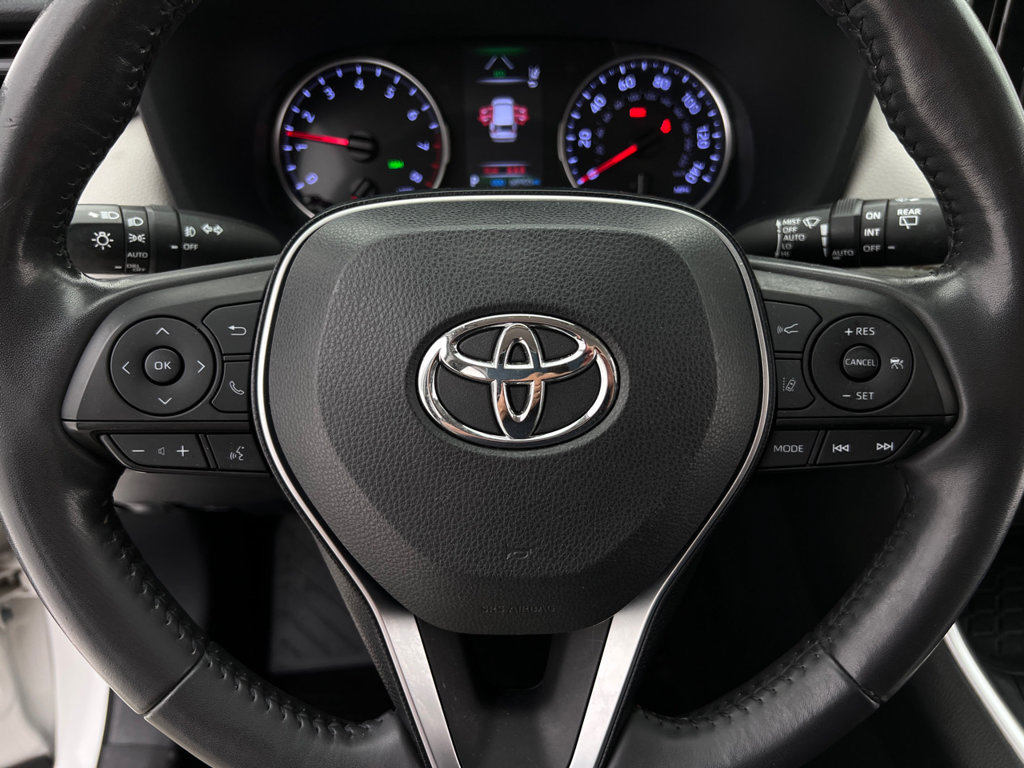 Used 2020 Toyota RAV4 XLE w/ XLE Grade Weather Package AWD/4WD image 16