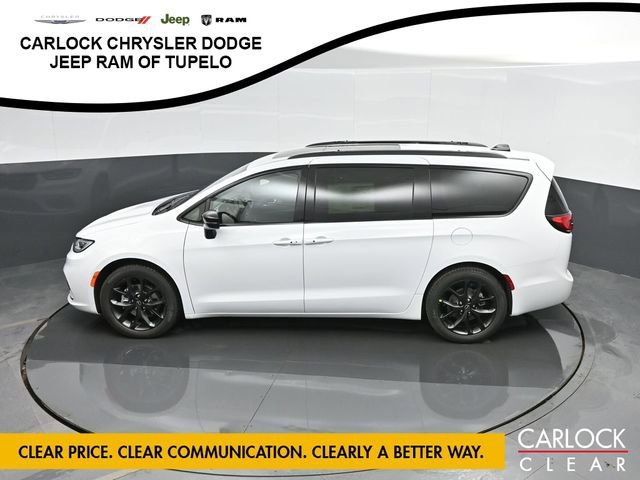 New 2026 Chrysler Pacifica Limited w/ Uconnect Theater Family Group image 56