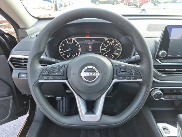 Used 2025 Nissan Altima 2.5 SV FWD image 22