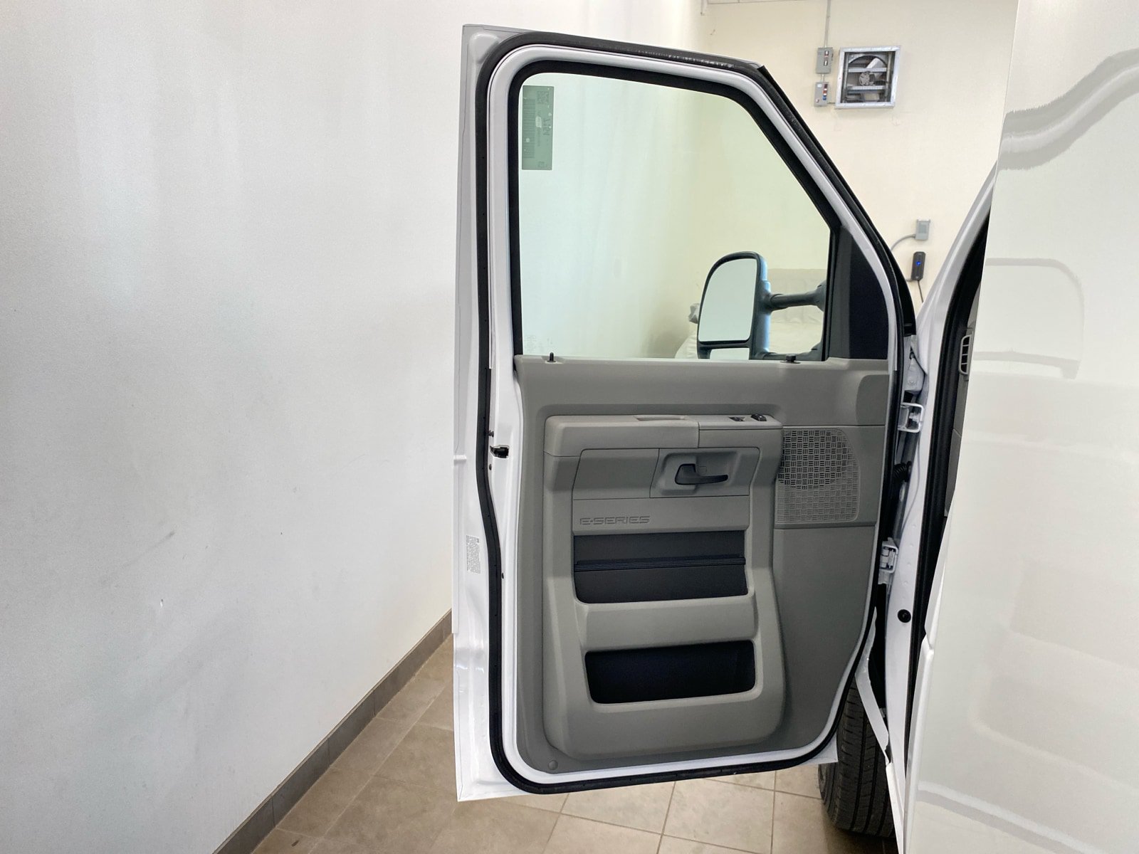 New 2027 Ford E-350 and Econoline 350 Super Duty w/ Power Equipment Group RWD image 10