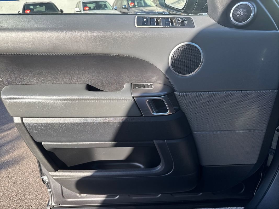 Used 2015 Land Rover Range Rover Sport SE image 20