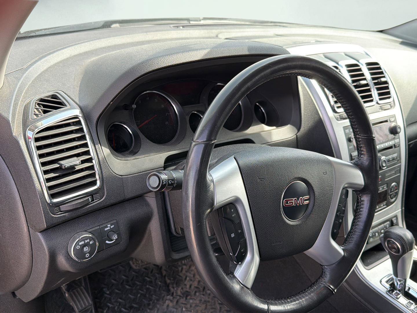 Used 2008 GMC Acadia SLT w/ Convenience Package image 11