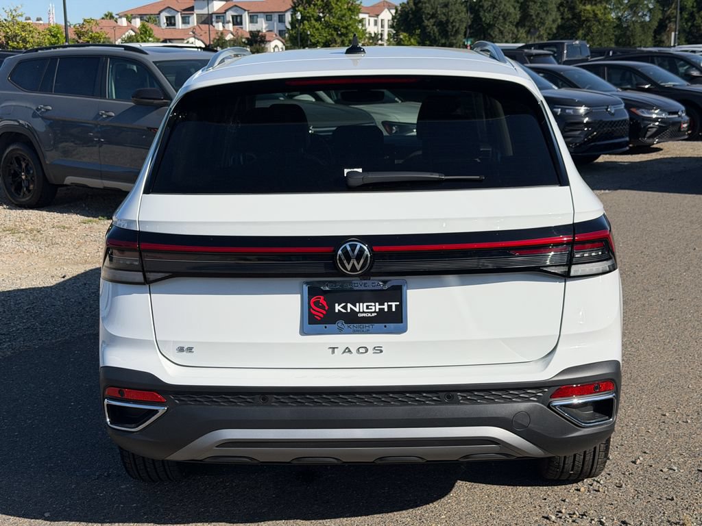 New 2026 Volkswagen Taos SE FWD image 8