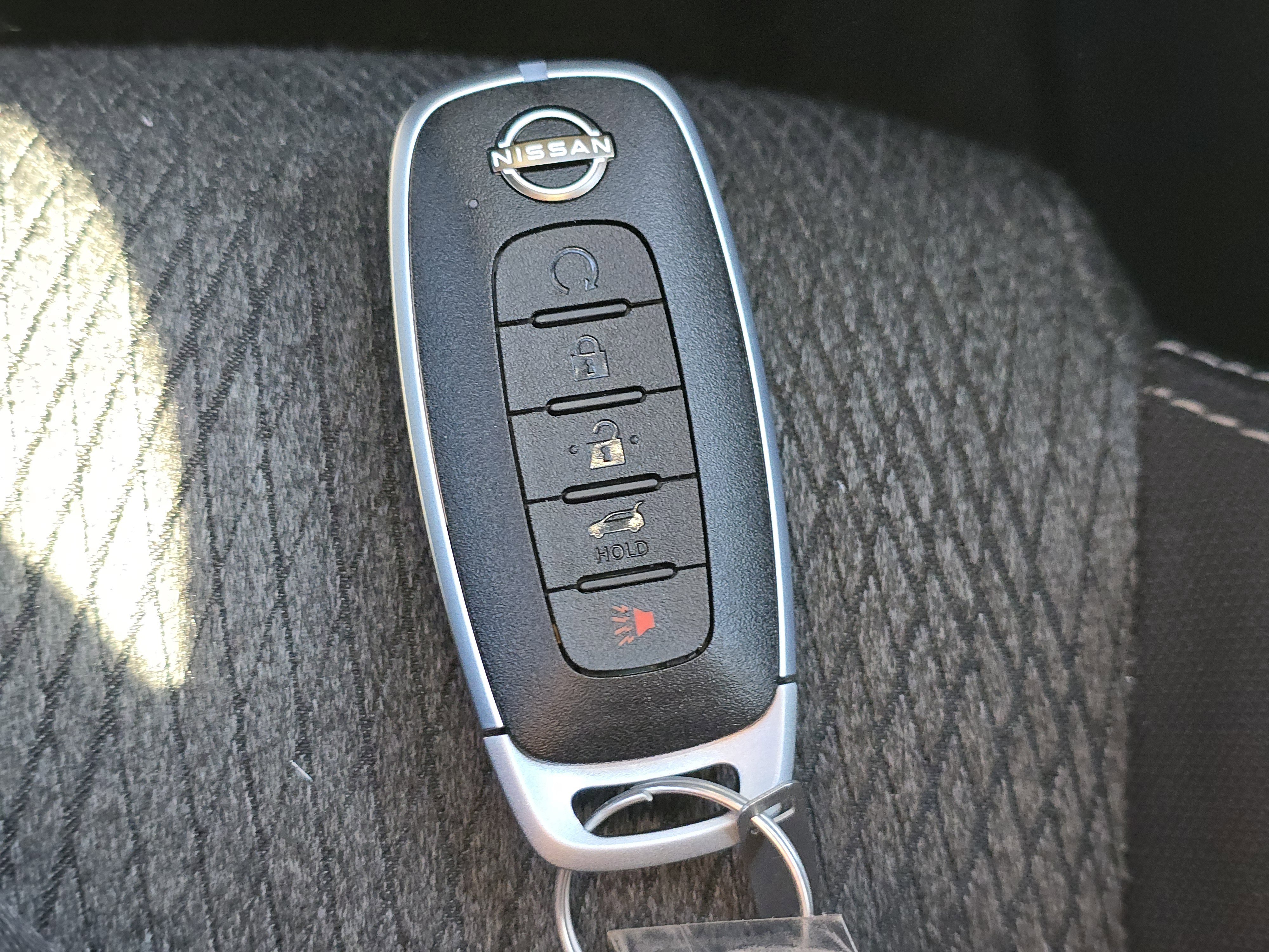 Used 2024 Nissan Rogue SV image 28