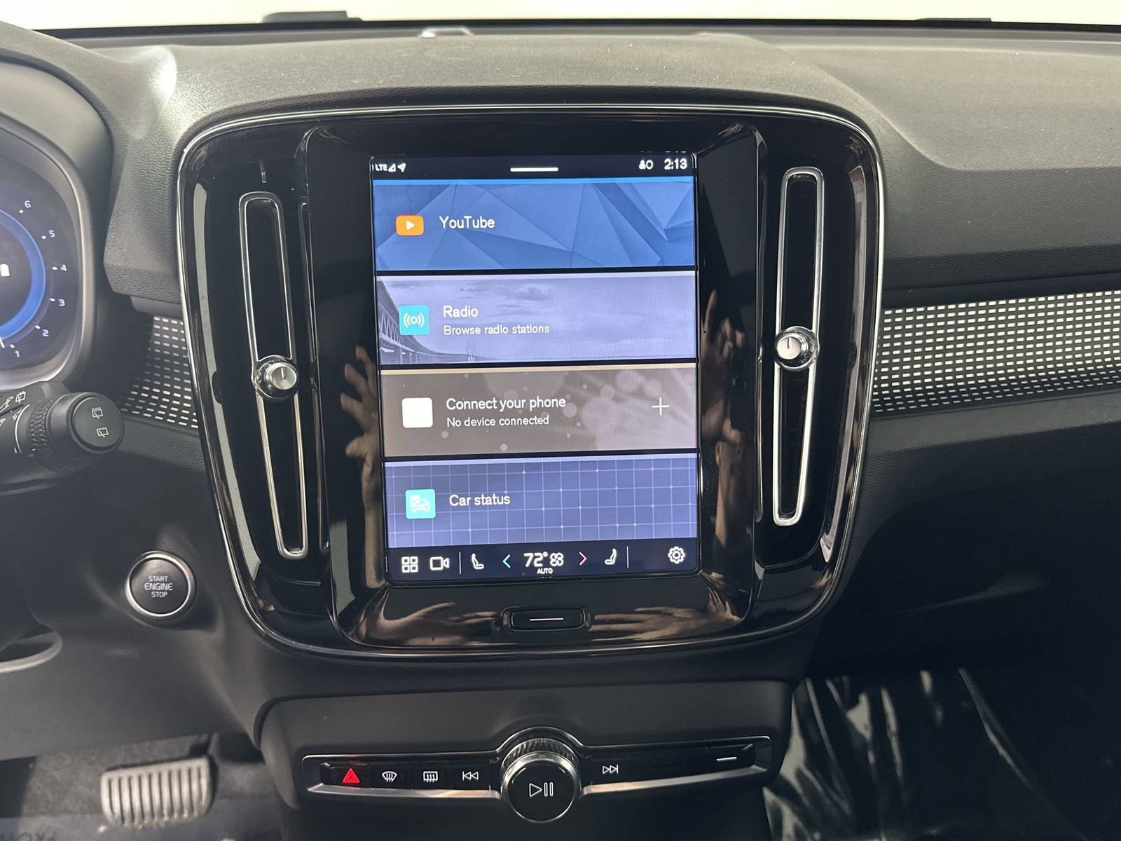 Used 2024 Volvo XC40 B5 Plus image 21