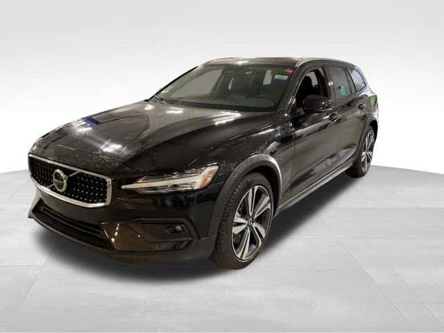 Used 2025 Volvo V60 B5 Cross Country Plus image 4