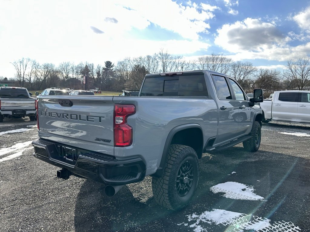 Used 2024 Chevrolet Silverado 2500 ZR2 w/ Technology Package image 5
