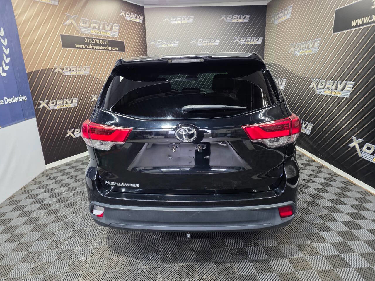 Used 2019 Toyota Highlander LE image 13