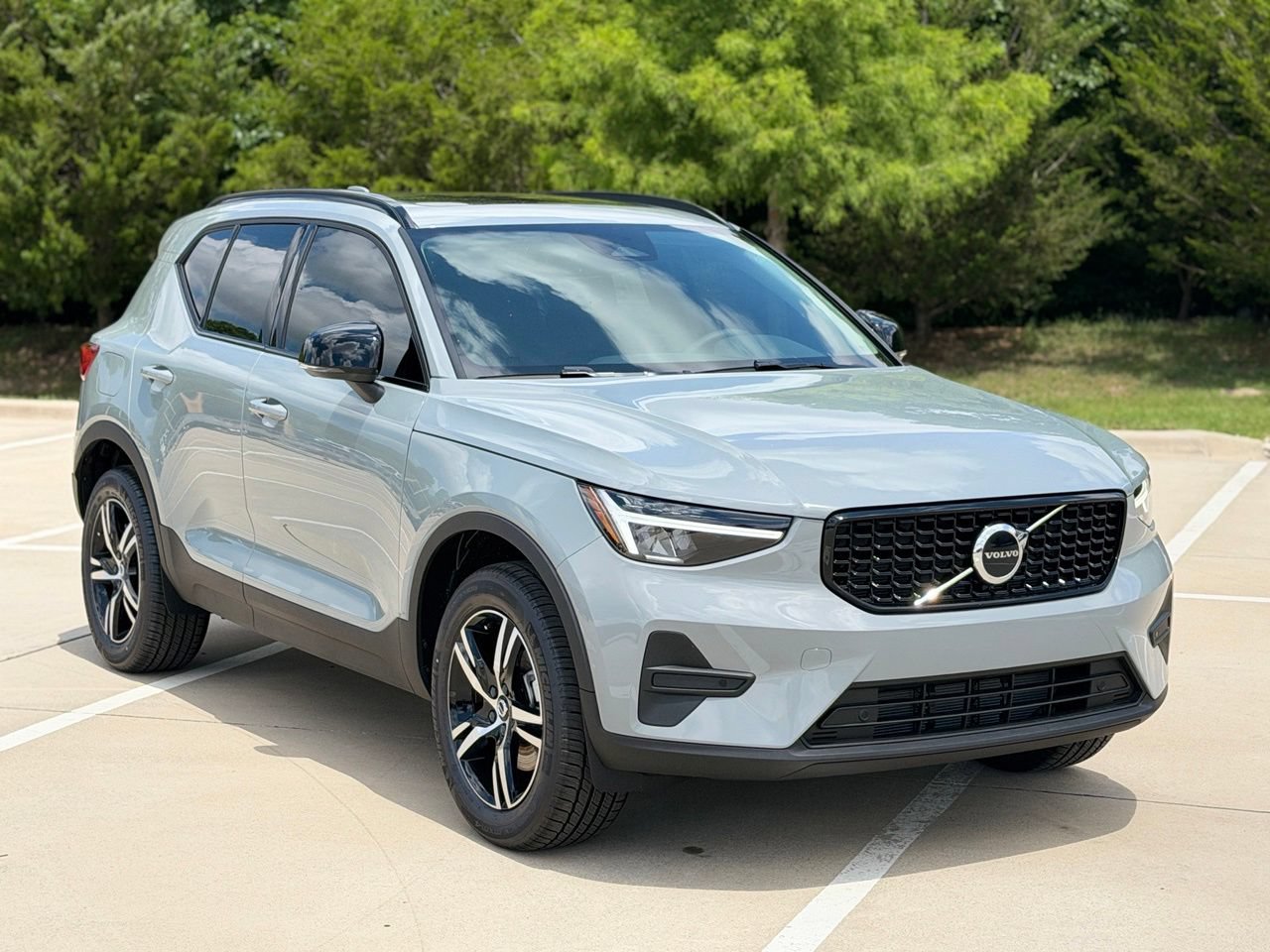 New 2026 Volvo XC40 B4 Core w/ Climate Package FWD image 5